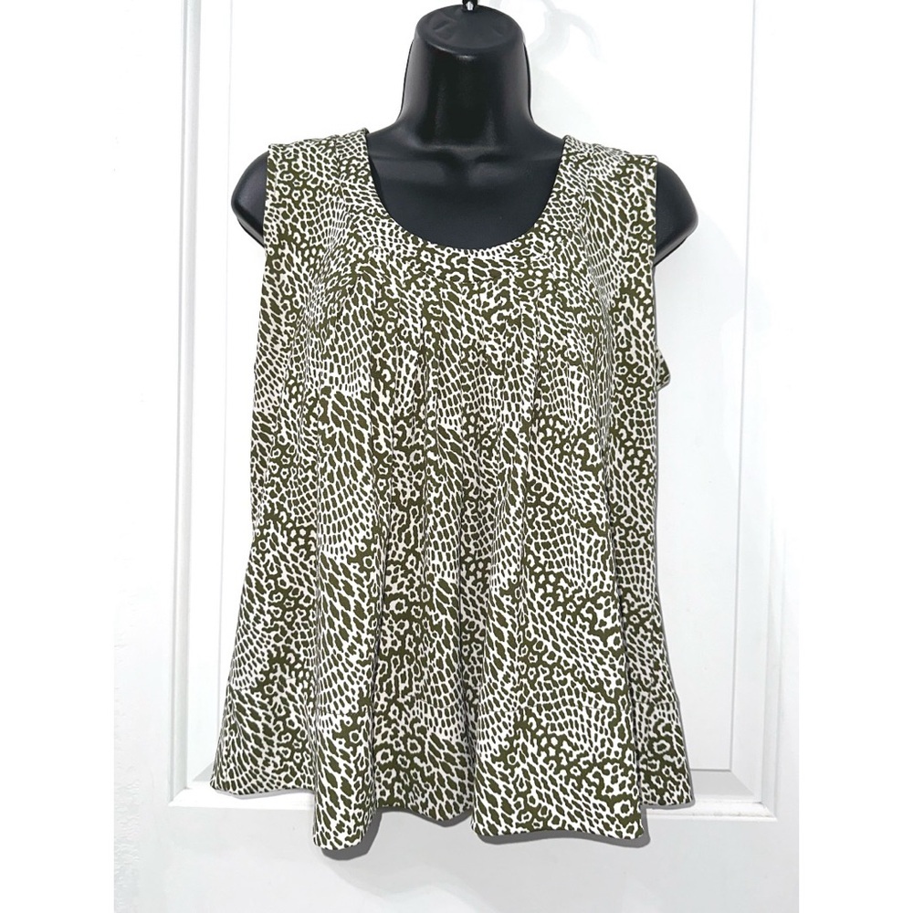 Liz Claiborne Green Sleeveless Top, size Small